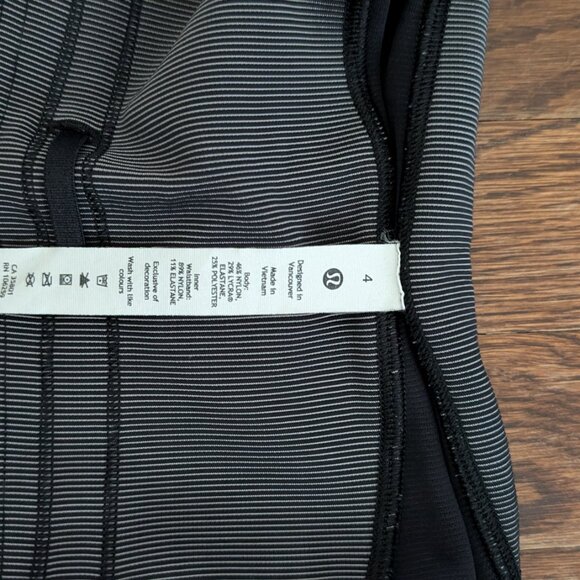 Lululemon Base Pace High-Rise Legging 25” Ribbed in Black/Gray - Sz 4 - Picture 6 of 6